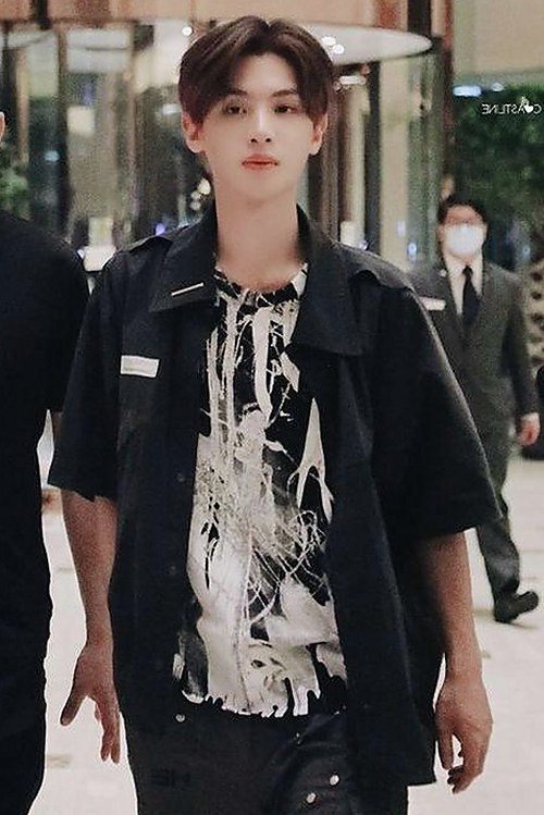 从吃瓜小透明到半个娱乐圈都沸腾：揭秘吃瓜达人如何玩转娱乐圈🎬